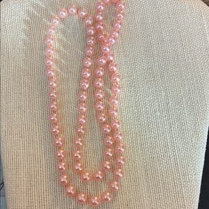 Elegant vintage Faux Pink Pearl Necklace